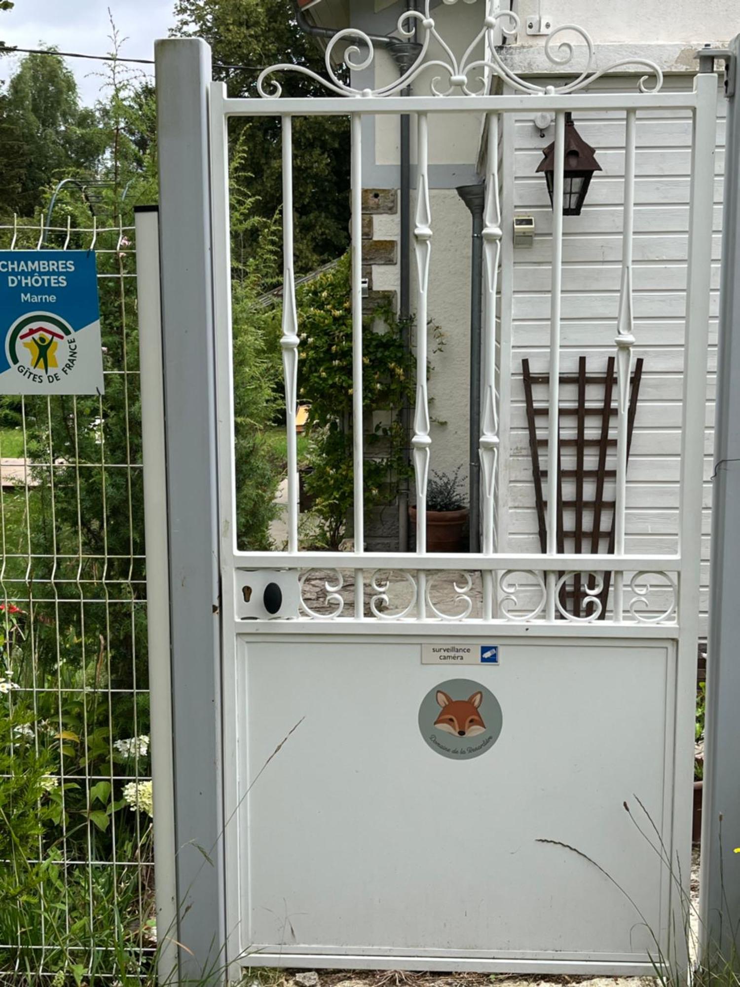 "Aux Chants Des Oiseaux" Domaine De La Renardiere Les Grandes-Loges Екстер'єр фото