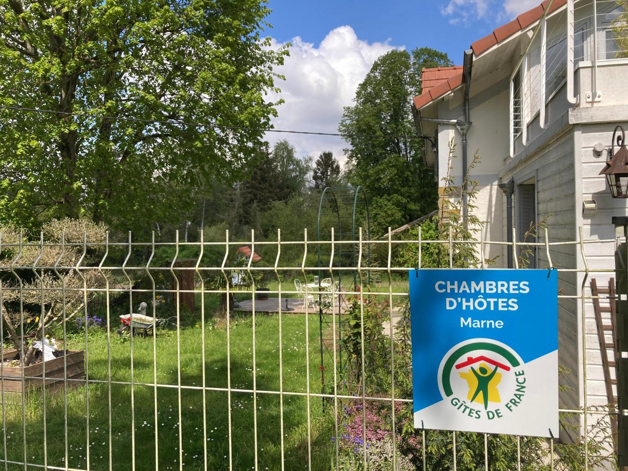 "Aux Chants Des Oiseaux" Domaine De La Renardiere Les Grandes-Loges Екстер'єр фото